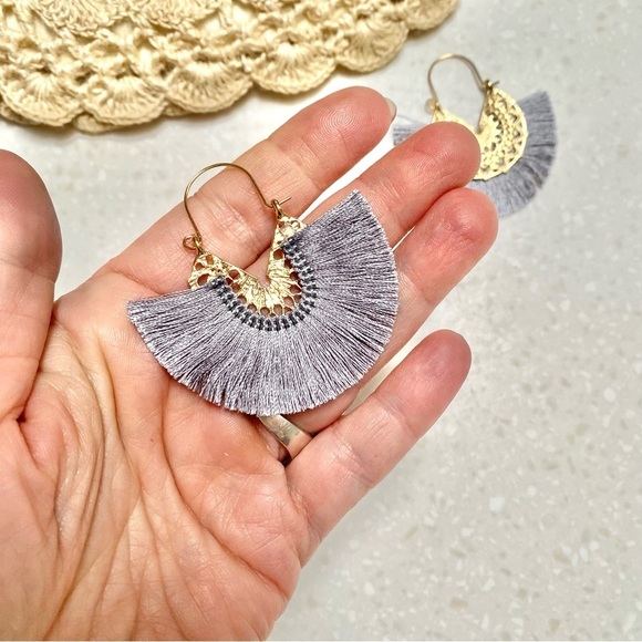 BOHO Fringe dusty grey colour w gold-summer tassel earrings Gypsy/hippy vibe - Picture 6 of 14